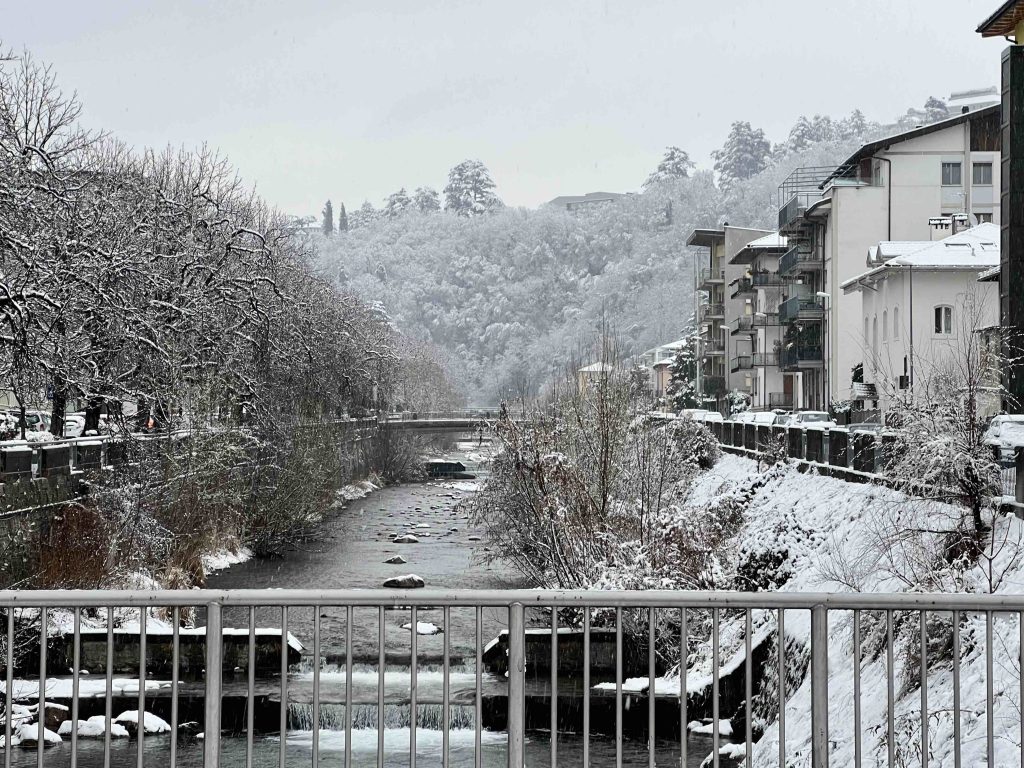 Image of the Fersina in trento after a fresh coat of snow
